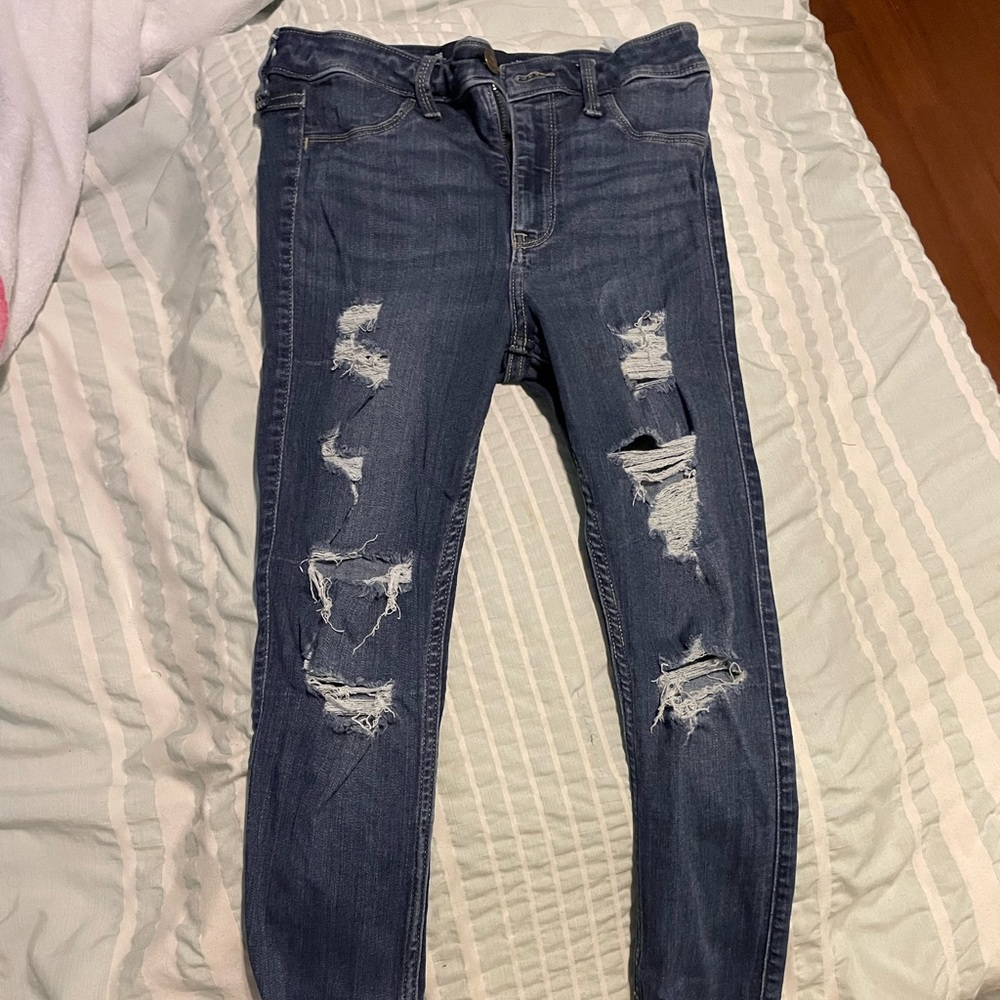 Hollister ripped skinny ankle jeans